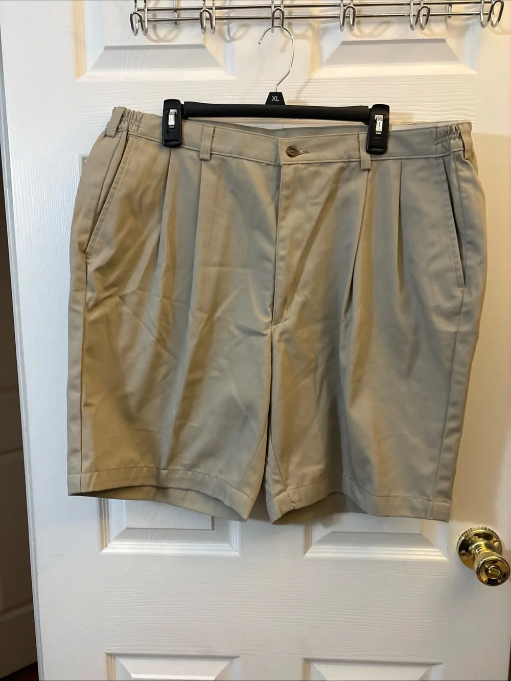 Men's Pleated Shorts in Khaki with Elastic Waist